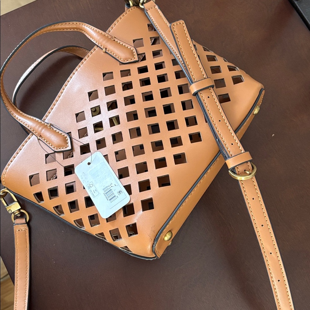 Guess 2 in 1 crossbody w/ removable jute mini bag. NWT - Picture 13 of 14